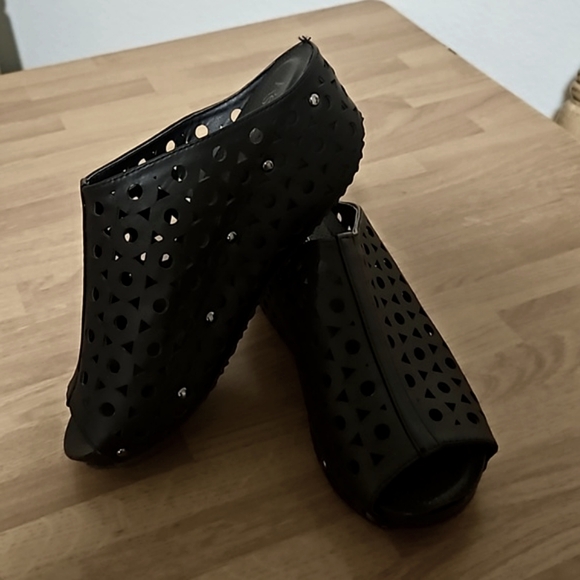 Refresh Shoes - Black wedge slides